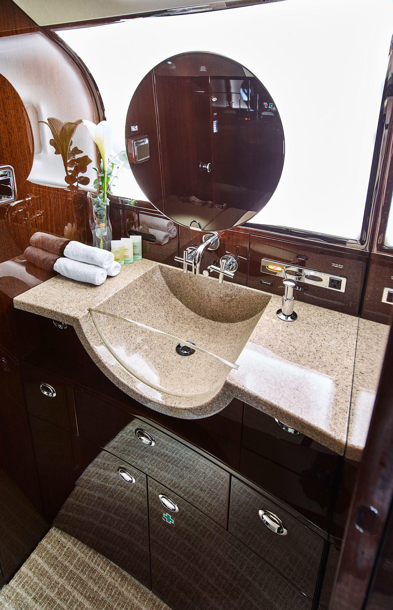 images/Aircrafts/Challenger 300/csm_content_CL300_lavatory_7c9918f4a0.jpg